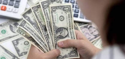 Dólar à vista fecha perto da estabilidade à espera do arcabouço fiscal