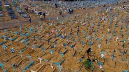 Brasil atinge marca de 700 mil mortes por covid-19