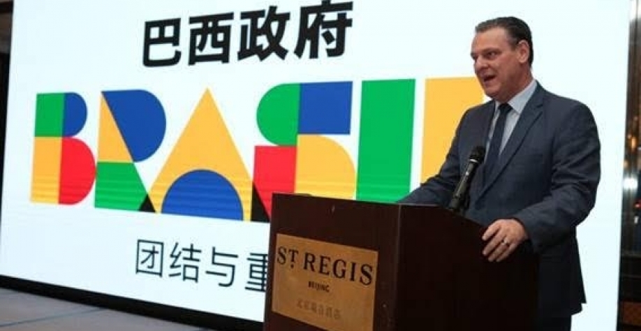 Ministro Fávaro encerra visita à China comemorando resultados