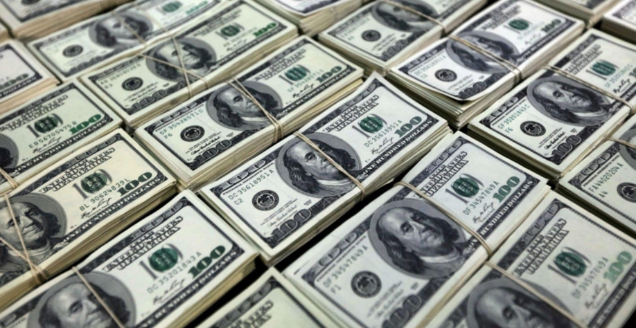 Dólar à vista fecha em baixa com dados favoráveis da China