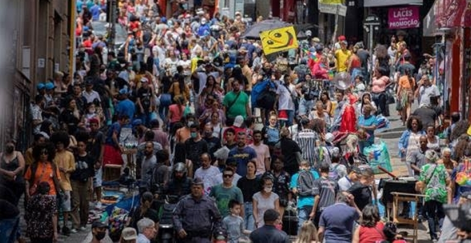 Movimentação de pessoas em lojas da rua 25 de Marco, na região central de São Paulo - Bruno Rocha- Agencia Enquadrar -Agencia O Globo