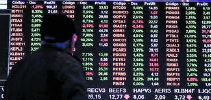 Dólar cai para R$ 5,05 e fecha semana em alta de 2,92%; Ibovespa cai 1,80%