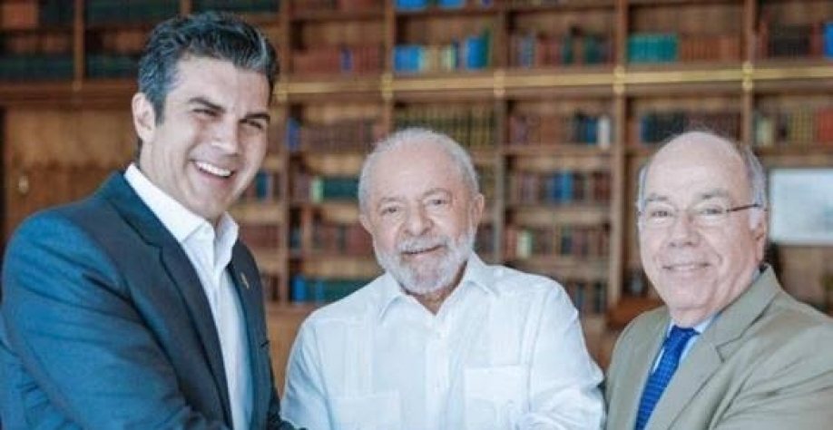 Presidente Lula (ao centro), governador do Pará Helder Barbalho e ministro das Relações Exteriores Mauro Vieira. Foto Ricardo Stuckert