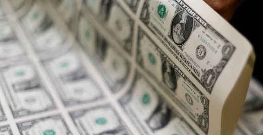 Bolsa interrompe sequência de ganhos e dólar sobe a R$ 4,942