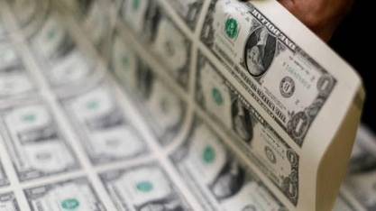 Bolsa interrompe sequência de ganhos e dólar sobe a R$ 4,942