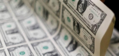 Bolsa sobe e dólar volta a ficar acima de R$ 5