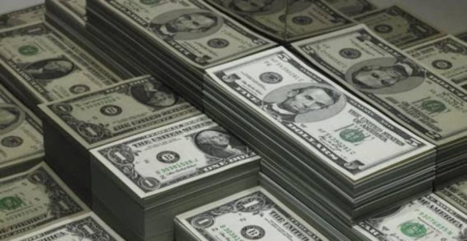 Dólar cai pelo quarto dia favorecido pelo diferencial de juros do Brasil