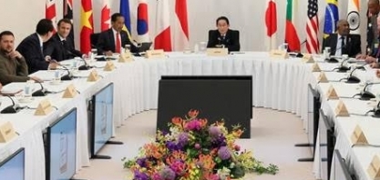 Diante de Zelenski, Lula condena invasão, mas pede diálogo