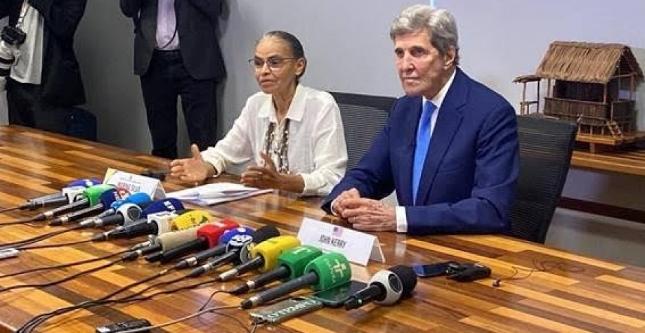 Ministra Marina Silva e o enviado climático dos EUA, John Kerry. Foto Gabriela Oliva-O Tempo