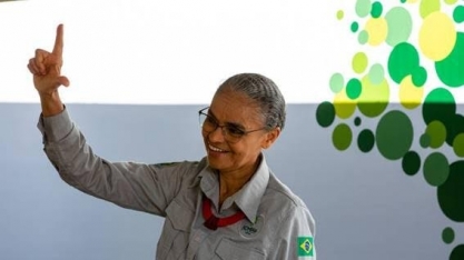 Lula chama Marina para reunião para evitar a saída dela do cargo