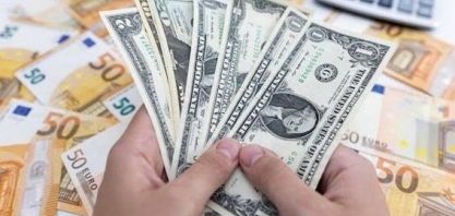 Bolsa sobe puxada por anúncio de dividendos da Petrobras; dólar cai