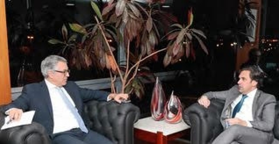 Ministro de Relações Institucionais da Presidência da República, Alexandre Padilha, e o deputado Isnaldo Bulhões, relator da MP dos Ministérios. Parlamentar afirma que texto criticado por setores governistas foi feito junto com o Planalto.  Foto Gil Ferre