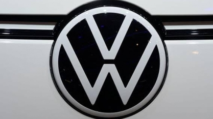 VW reduz produção em 2 fábricas; interrupções já atingem 50% das montadoras