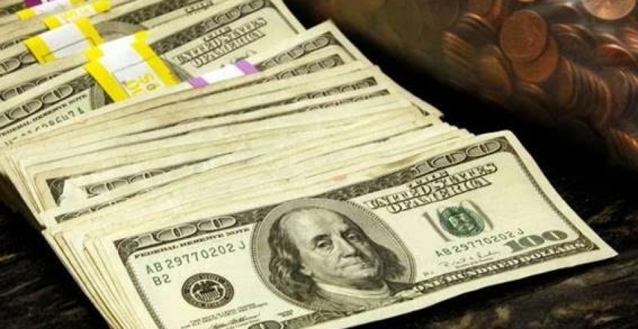 Cédulas e moedas de dólares em cofre em um banco em Westminster, Colorado, EUA - Rick Wilking - 3.nov.2009-Reuters