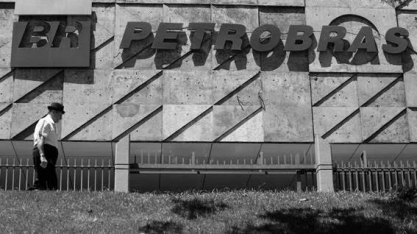 A Petrobras e o tempo perdido – Por Jorge J. Okubaro