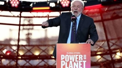 Em Paris, Lula culpa países ricos pela crise climática