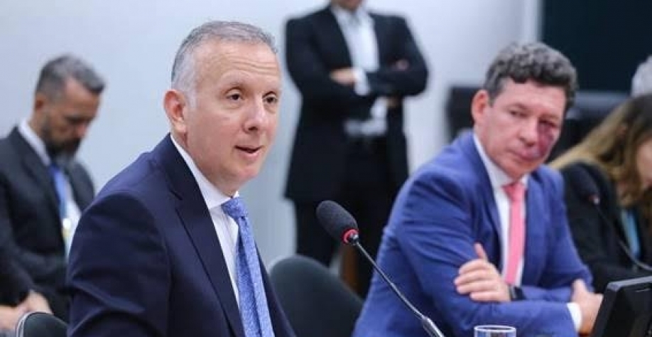 A Câmara criou um grupo de trabalho, coordenado pelo deputado Reginaldo Lopes (à direita), para elaborar uma nova proposta de reforma tribut. Foto  Vinicius Loures/Câmara dos Deputados