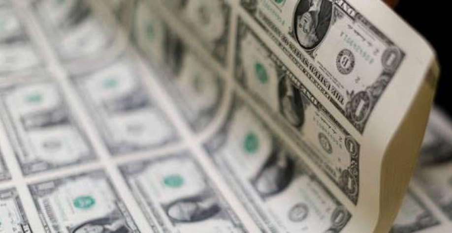 Bolsa tem alta e dólar cai a R$ 5,00 com otimismo sobre PIB