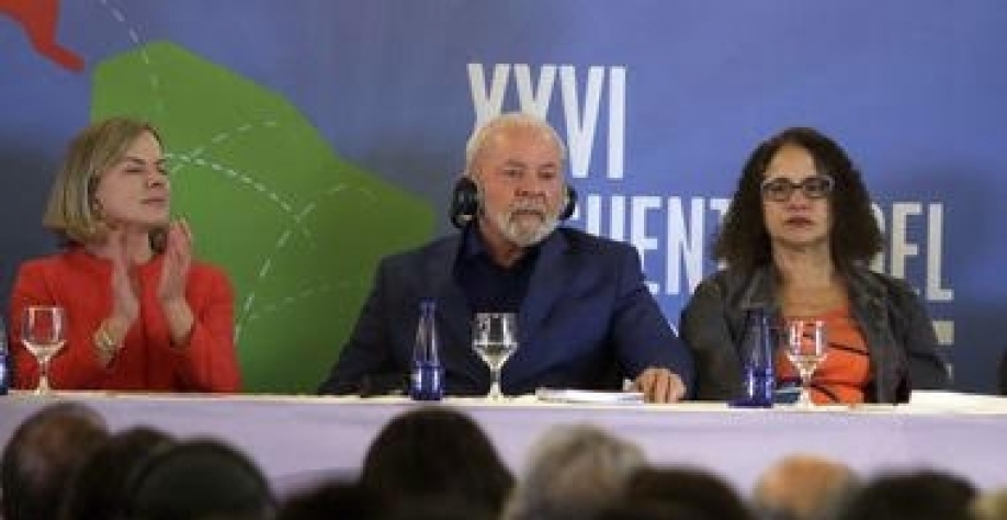 A presidente do PT, Gleisi Hoffmann e a ministra da Ciência e Tecnologia, Luciana Santos fizeram parte da mesa do Foro de São Paulo com Lula. Foto: Wilton Junior/Estadão