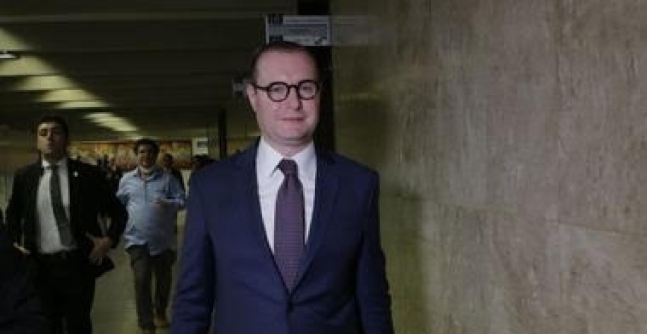 Indicado por Lula ao STF, o advogado Cristiano Zanin visita senadores no Congresso. Foto- Wilton Junior