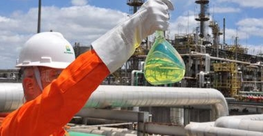 Diesel R tem entre 5% e 7% de conteúdo renovável. Foto Michel Chedid/Petrobras  