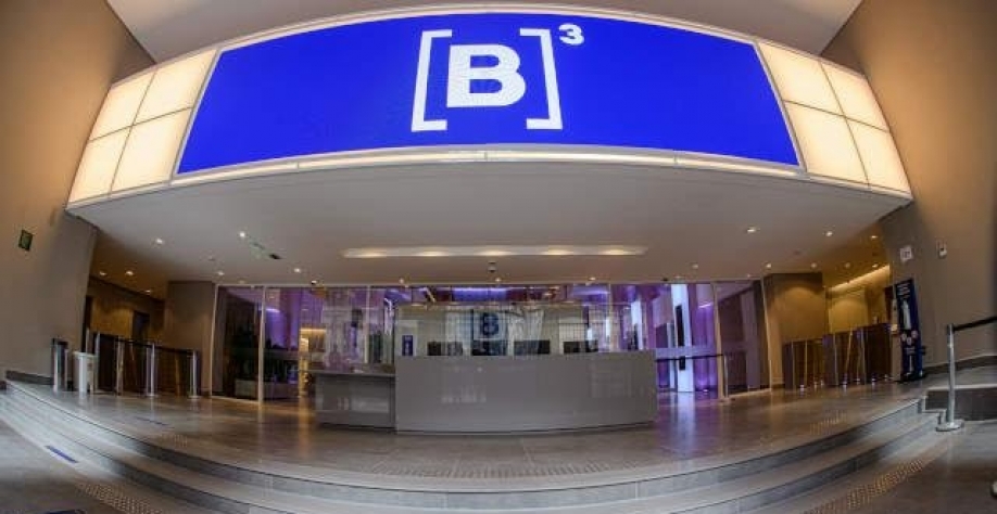  Bolsa cai e fica abaixo dos 119 mil pontos, mas fecha semana em alta