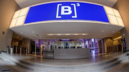  Bolsa cai e fica abaixo dos 119 mil pontos, mas fecha semana em alta