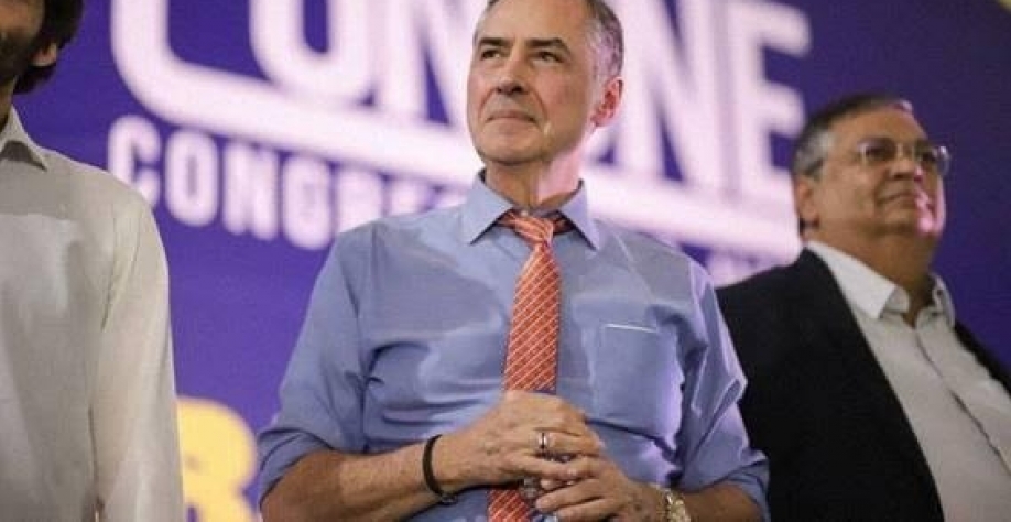 Os ministros Luís Roberto Barroso (STF) e Flávio Dino (Justiça) na abertura do Congresso da UNE - Yuri Salvador/UNE