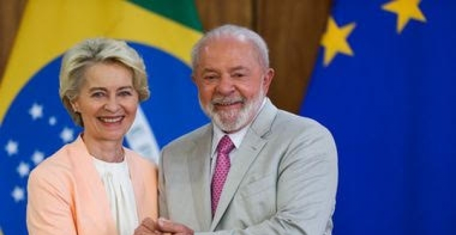 Lula e a presidente da Comissão Europeia, Ursula von der Leyen, em encontro em Brasília, em junho. Foto Wilton Junior/Estadão