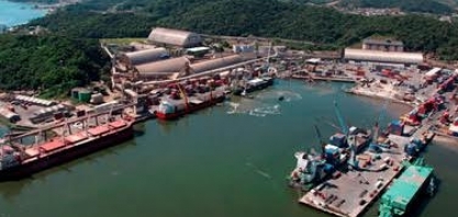 Agribrasil carrega 1º navio com milho no Tesc, novo terminal de grãos em SC