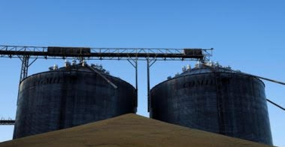 Enquanto a produção de grãos no Brasil cresce, em média, 12 milhões de toneladas ao ano, o avanço da capacidade estática de armazenamento no País é três vezes menor.  Foto Nacho Doce Reuters
