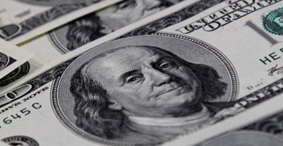 Dólar sobe a R$ 4,88, e Bolsa cai, com expectativa por juros nos EUA