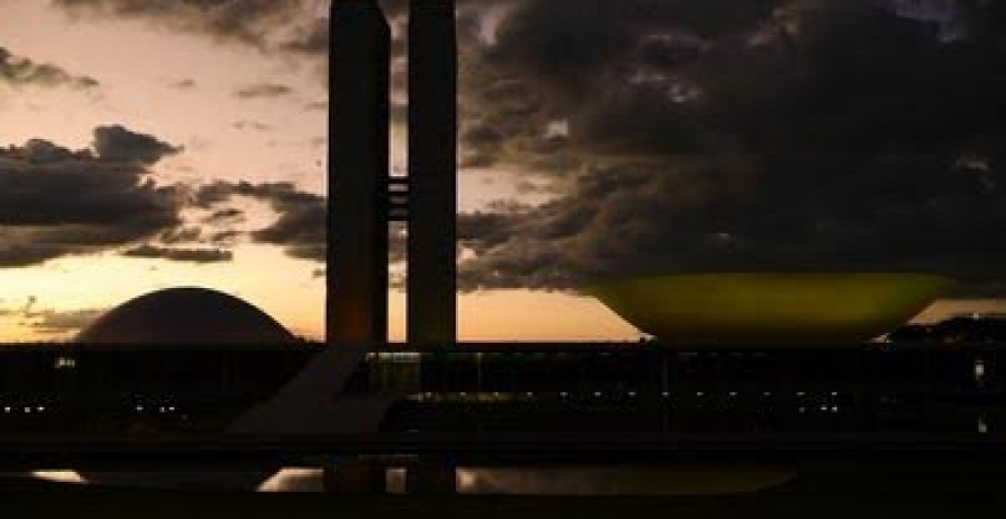 Divergências adiam discussão do arcabouço fiscal na Câmara