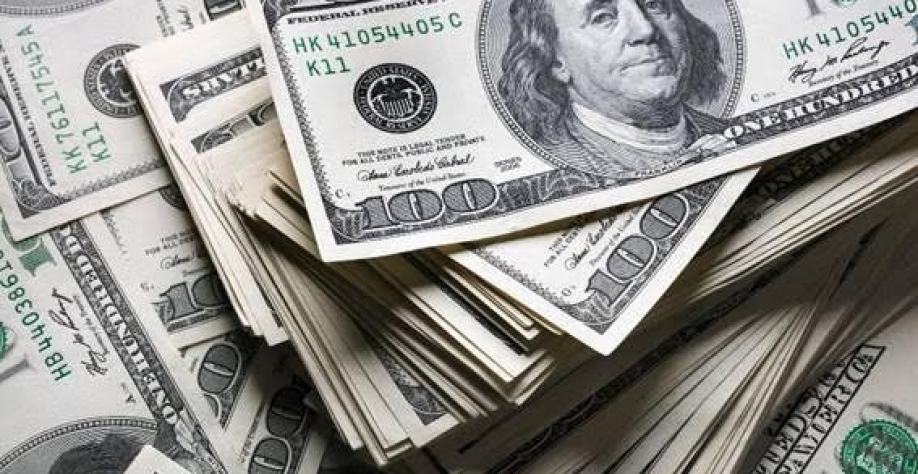 Dólar sobe a R$ 4,789 e Bolsa cai 0,57%, às vésperas de anúncio sobre juros