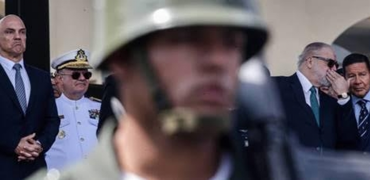 Desvios serão repudiados, diz comandante do Exército diante de Moraes