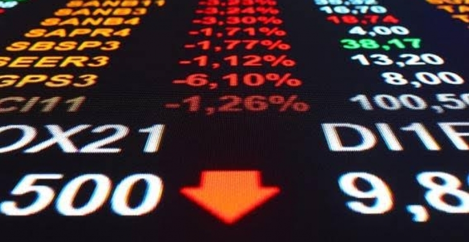 Bolsa tem maior sequência de quedas em 39 anos; dólar sobe a R$ 4,966