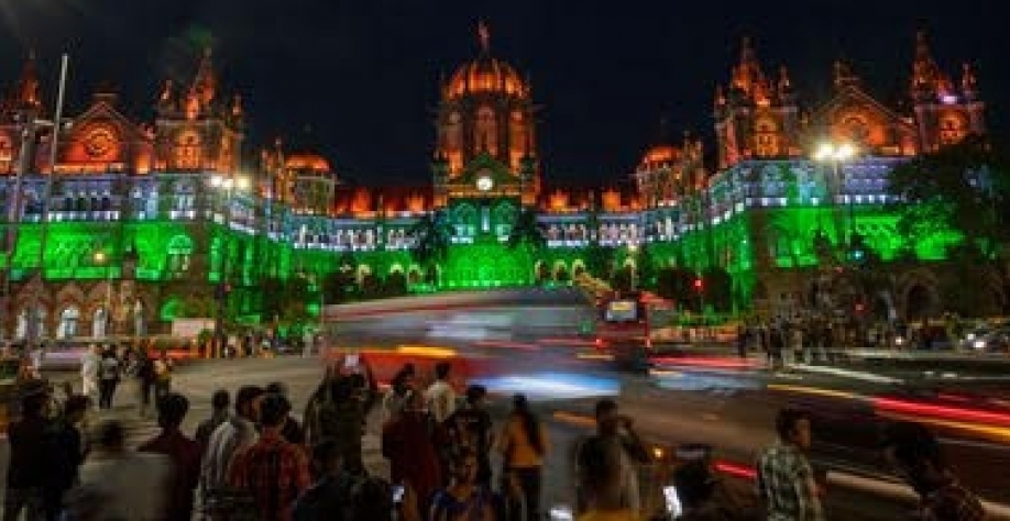 Estação de trem em Mumbai, capital financeira da Índia; país pode ter segunda maior economia do mundo em 2075, segundo Goldman Sachs. Foto: Rafiq Maqbool/ AP Photo