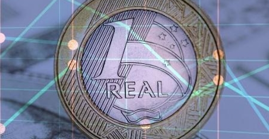 Dólar vai a R$ 4,876, com prévia da inflação no Brasil e juros nos EUA