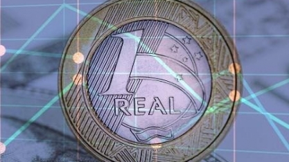 Dólar vai a R$ 4,876, com prévia da inflação no Brasil e juros nos EUA