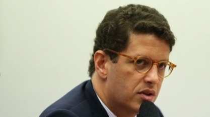 Salles vira réu por suspeita de liderar organização que desviava madeira