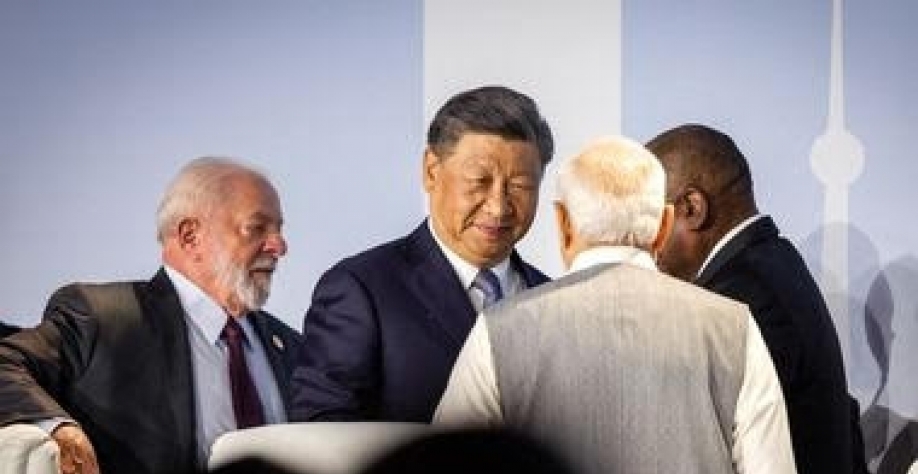 Lula tem acompanhado posições da China de Xi Jinping nos debates internacionais, quebrando importância equidistância na batalha entre as superpotências internacionais.  Foto: Yeshiel Panchia EFE EPA