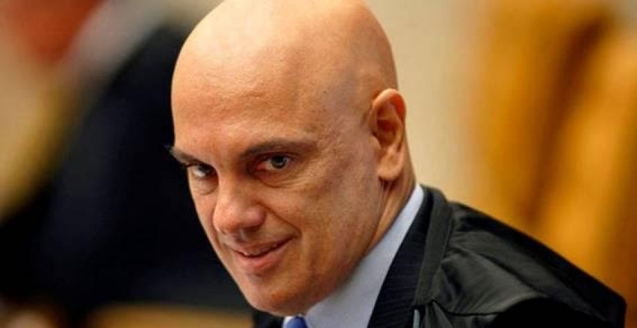 Ministros do STF fogem para trás dos computadores após ouvir duro recado