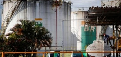 Petrobras vende refinaria, não entrega e pode ser acionada na Justiça