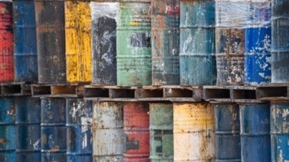 Petróleo cai com surpreendente aumento de estoques de petróleo nos EUA