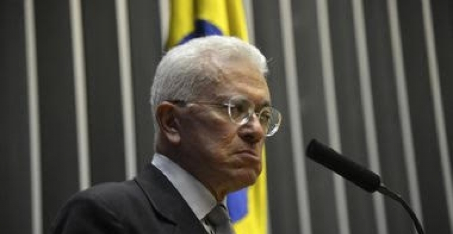 Mangabeira Unger enquanto era ministro da Secretaria de Assuntos Estratégicos da Presidência da República, em 2015. Foto: Antonio Cruz/Agencia Brasil