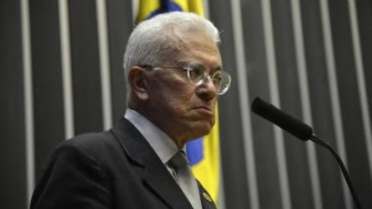 “Lula viaja pelo exterior com discursos entediantes enquanto Brasil afunda”