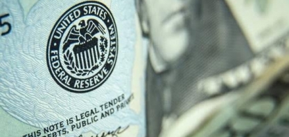Dólar sobe a R$ 4,951, e Bolsa cai após dados de desemprego e do orçamento