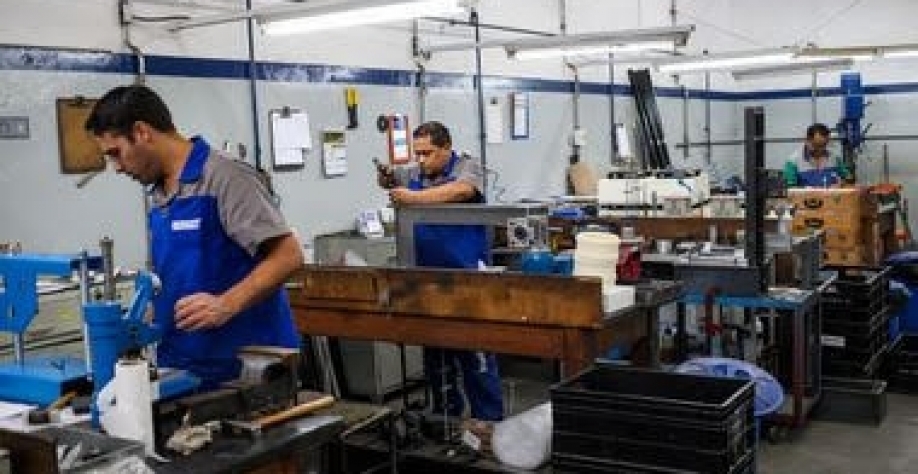Fábrica equipamentos para a construção civil em SP; setor foi um dos que passou de confiança alta para falta de confiança. Foto: Tiago Qiueiroz/Estadão