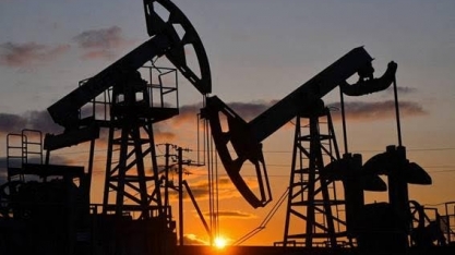 Petróleo fecha em queda após alcançar maior valor em 10 meses
