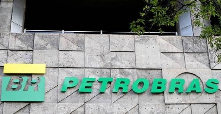 Petrobras chega aos 70 atrasada em renováveis e com restrições ao petróleo